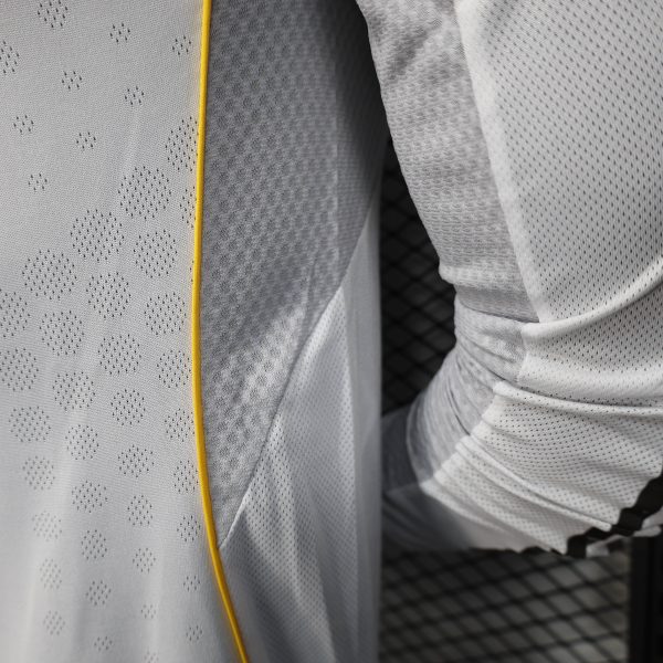Real Madrid Home Soccer Jersey Player Version Shirt Long Sleeve 25-26 - Image 6