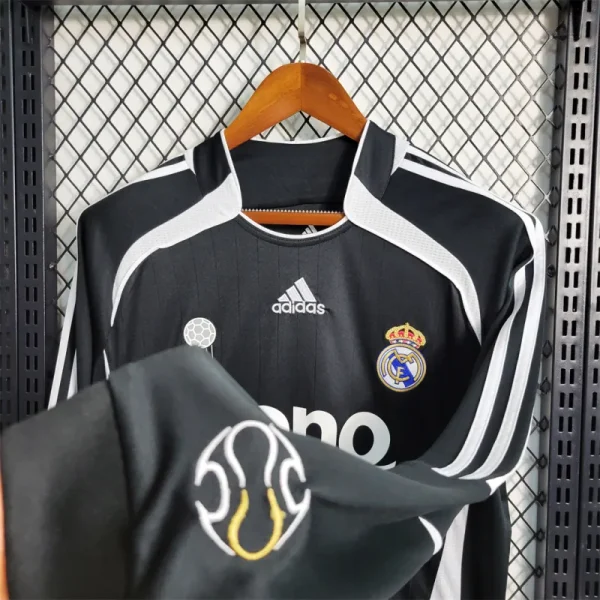 06-07 Real Madrid Away Retro Jersey Long Sleeve - Image 4