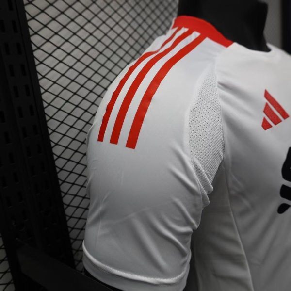 Liverpool's second away player edition football jersey for 2025-2026 - Image 4