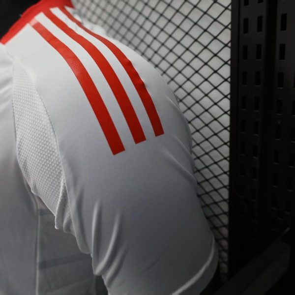 Liverpool's second away player edition football jersey for 2025-2026 - Image 6