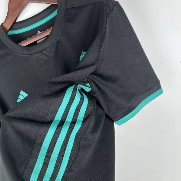 2017/18 Real Madrid Retro Away Jersey - Image 6