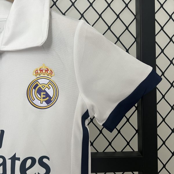 Real Madrid 16-17 Home Retro Kid Kits Jersey - Image 7