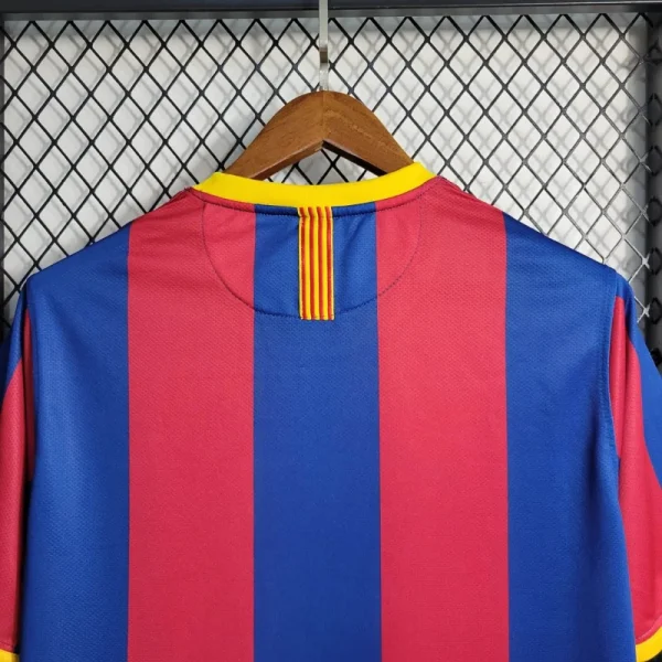 10-11 Retro Barcelona Messi Home Football Shirt - Image 9