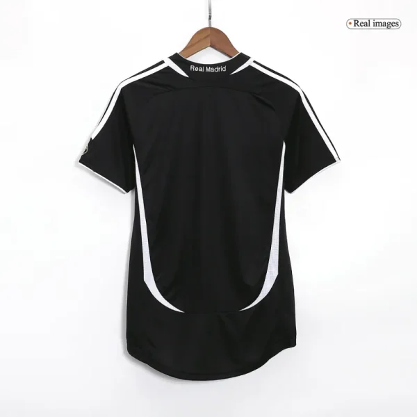 2006/07 Real Madrid Retro Away Jersey - Image 7