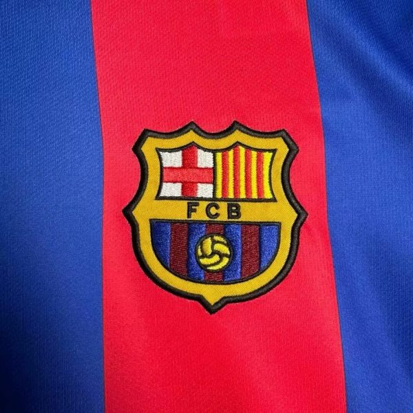 04-05 Barcelona Ronaldinho #10 UCL Final Retro Jersey Home - Image 4