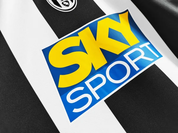 2004-05   Juventus Retro Jersey Home - Image 9