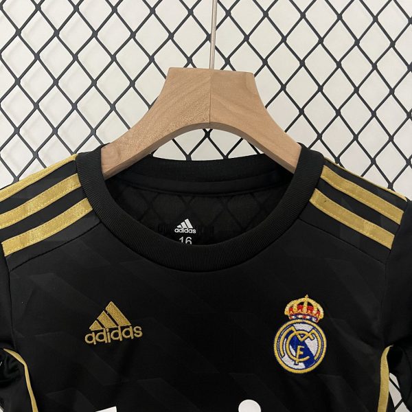 Real Madrid 11-12 Away Retro Kids Kit Football Jersey - Image 4