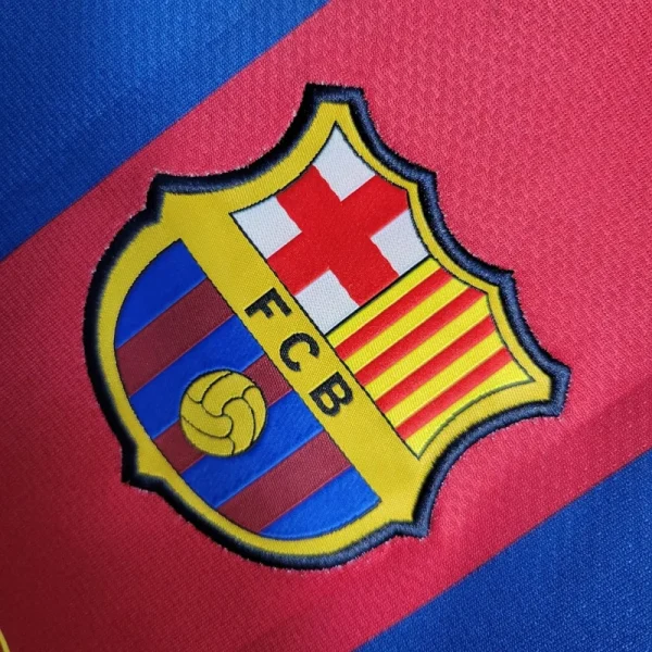 10-11 Retro Barcelona Messi Home Football Shirt - Image 6
