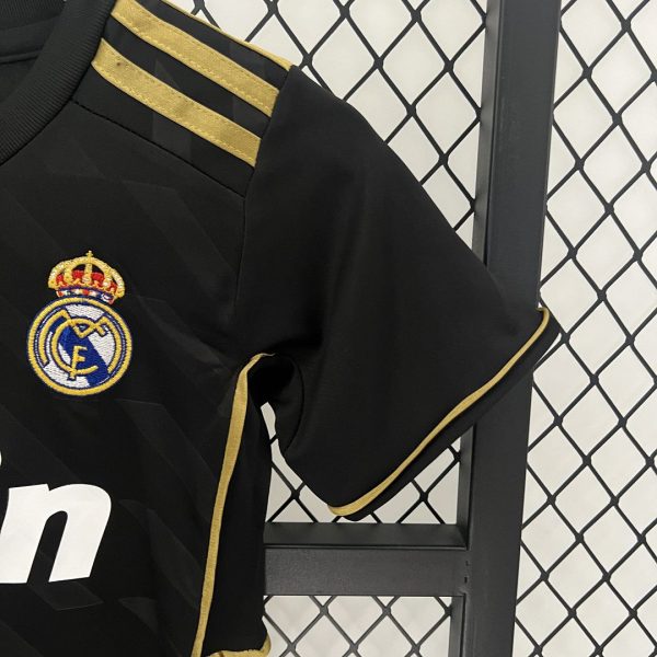 Real Madrid 11-12 Away Retro Kids Kit Football Jersey - Image 7