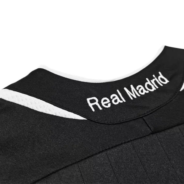 2006/07 Real Madrid Retro Away Jersey - Image 5