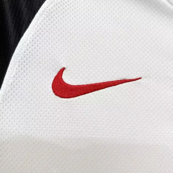 2010-11 Manchester United Retro Jersey Away - Image 5