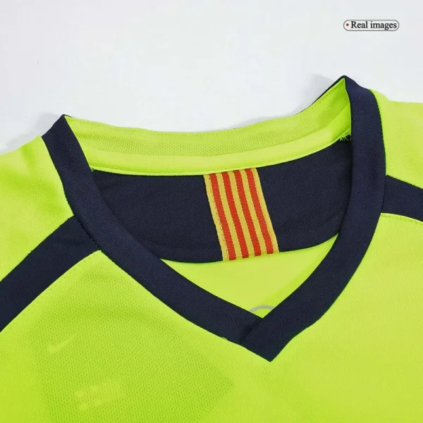 2005/06 Barcelona Retro Away Jersey - Image 4