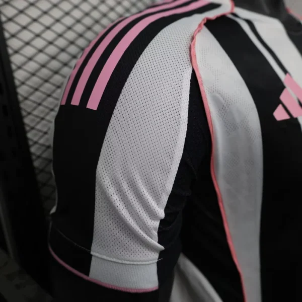 Juventus Home Football jersey( Player Version) 2025/2026  Size : S-2XL - Image 6