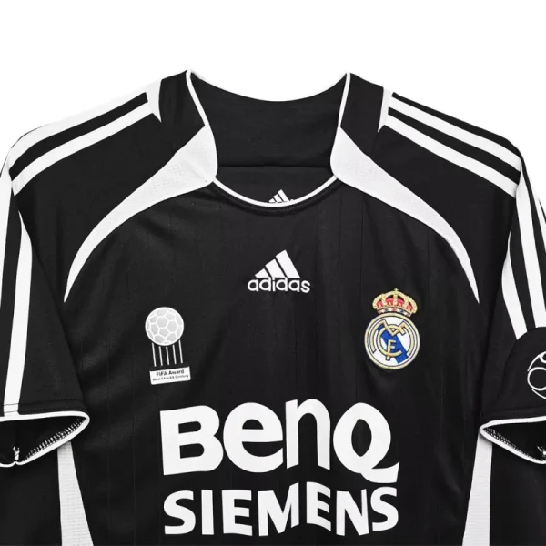 2006/07 Real Madrid Retro Away Jersey - Image 3