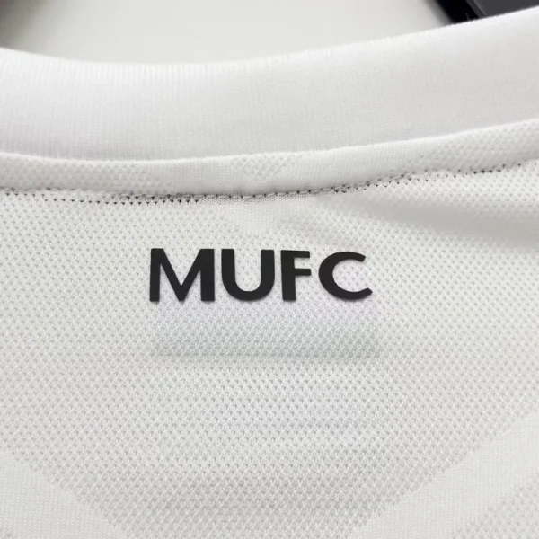 2010-11 Manchester United Retro Jersey Away - Image 10