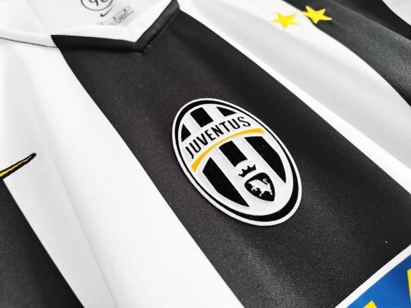 2004-05   Juventus Retro Jersey Home - Image 5