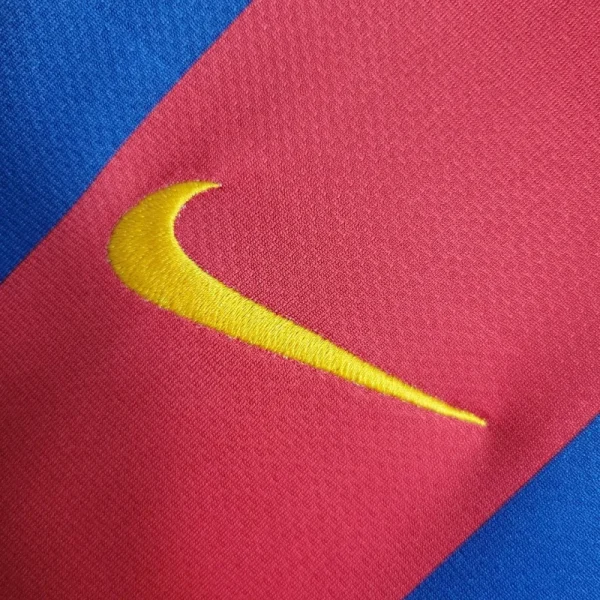 10-11 Retro Barcelona Messi Home Football Shirt - Image 5