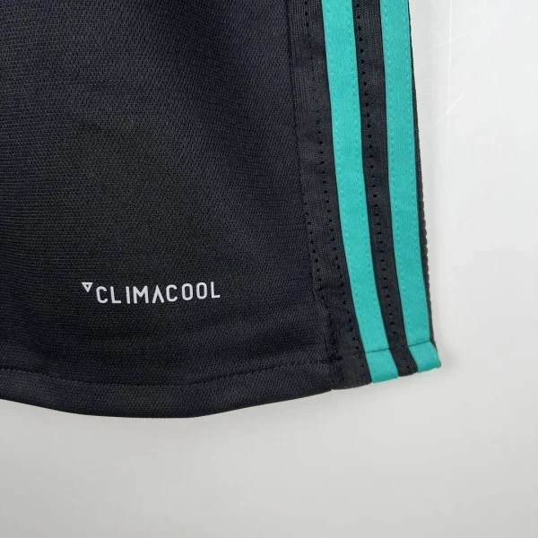 2017/18 Real Madrid Retro Away Jersey - Image 8