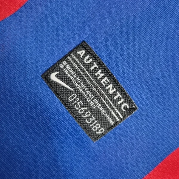 10-11 Retro Barcelona Messi Home Football Shirt - Image 7