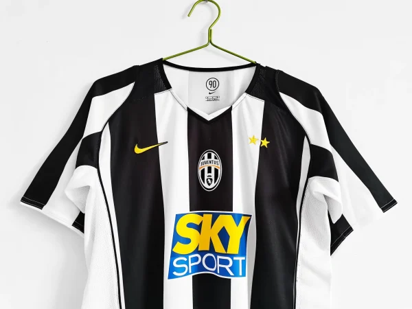 2004-05   Juventus Retro Jersey Home - Image 4