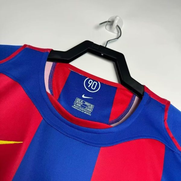 04-05 Barcelona Ronaldinho #10 UCL Final Retro Jersey Home - Image 3