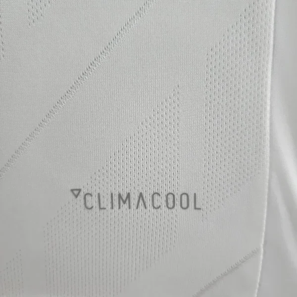 2017/18 Real Madrid Retro Jersey Home - Image 6