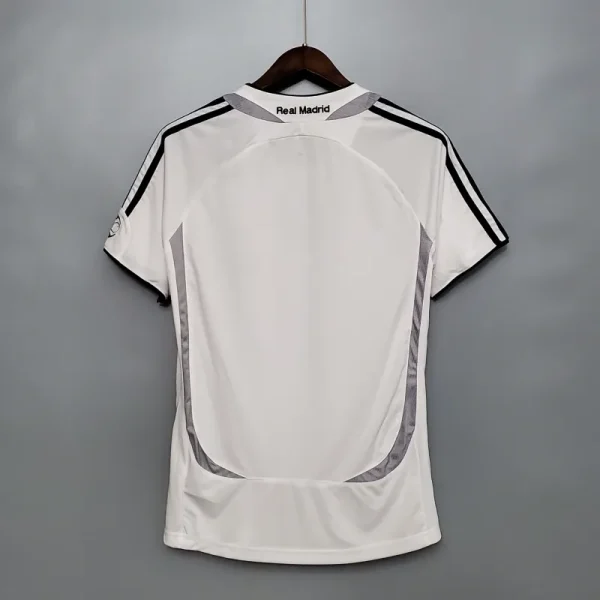 2006/07 Real Madrid Retro Jersey Home - Image 2