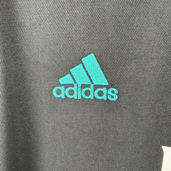 2017/18 Real Madrid Retro Away Jersey - Image 4