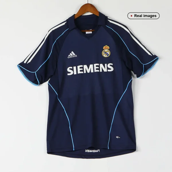 2005/06 Real Madrid Retro Jersey Away - Image 7