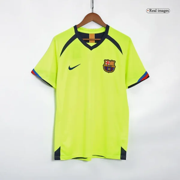 2005/06 Barcelona Retro Away Jersey - Image 5