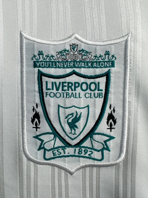 Retro Liverpool Away Football Jersey Long Sleeve 1995/1996 - Image 4