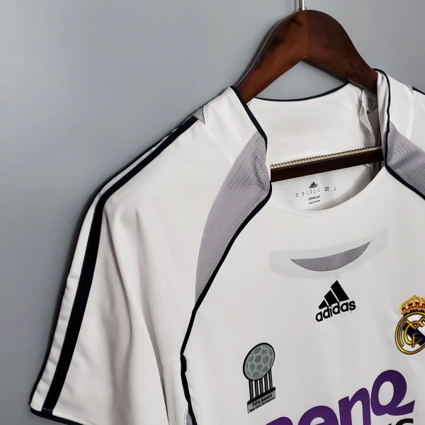 2006/07 Real Madrid Retro Jersey Home - Image 5