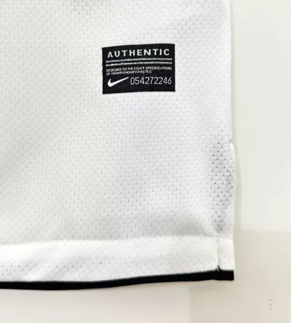 2010-11 Manchester United Retro Jersey Away - Image 6